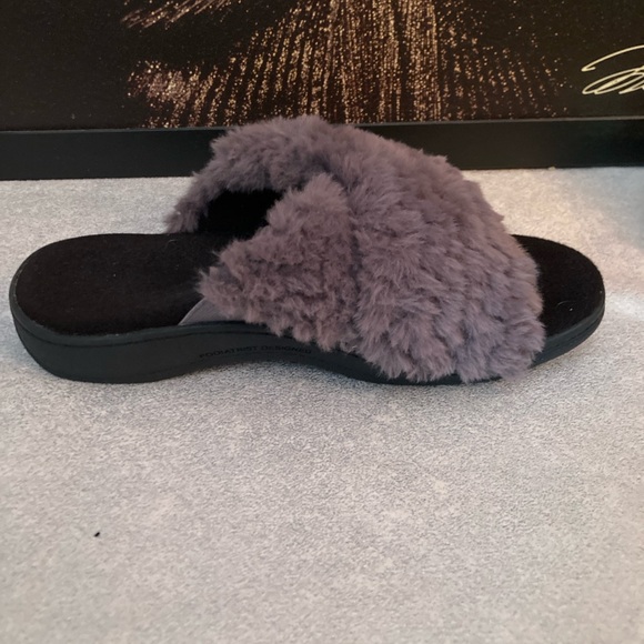 Cozy Faux Fur Slide Slippers Size 8 - Picture 4 of 9